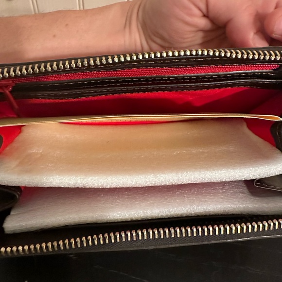 Dooney & Bourke MLB Yankees Large Zip Around Phone Wristlet NWT NEW with tags - Picture 5 of 5